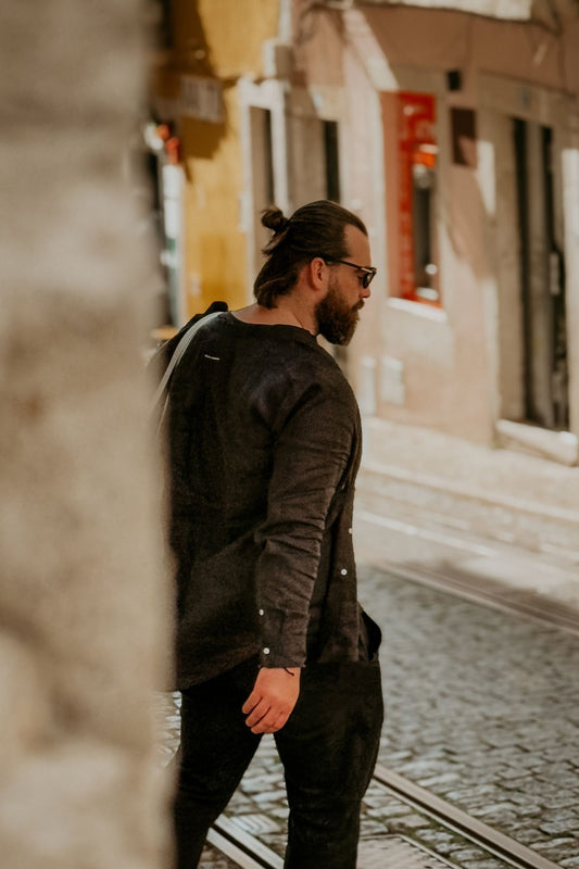 Outfit by Tomáš Black linen shirt