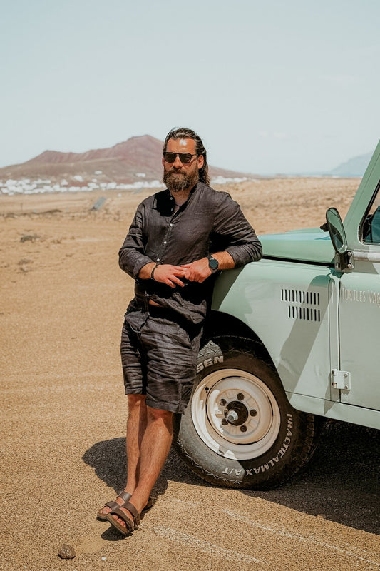 Outfit by Tomáš All black linen Shirt & Shorts