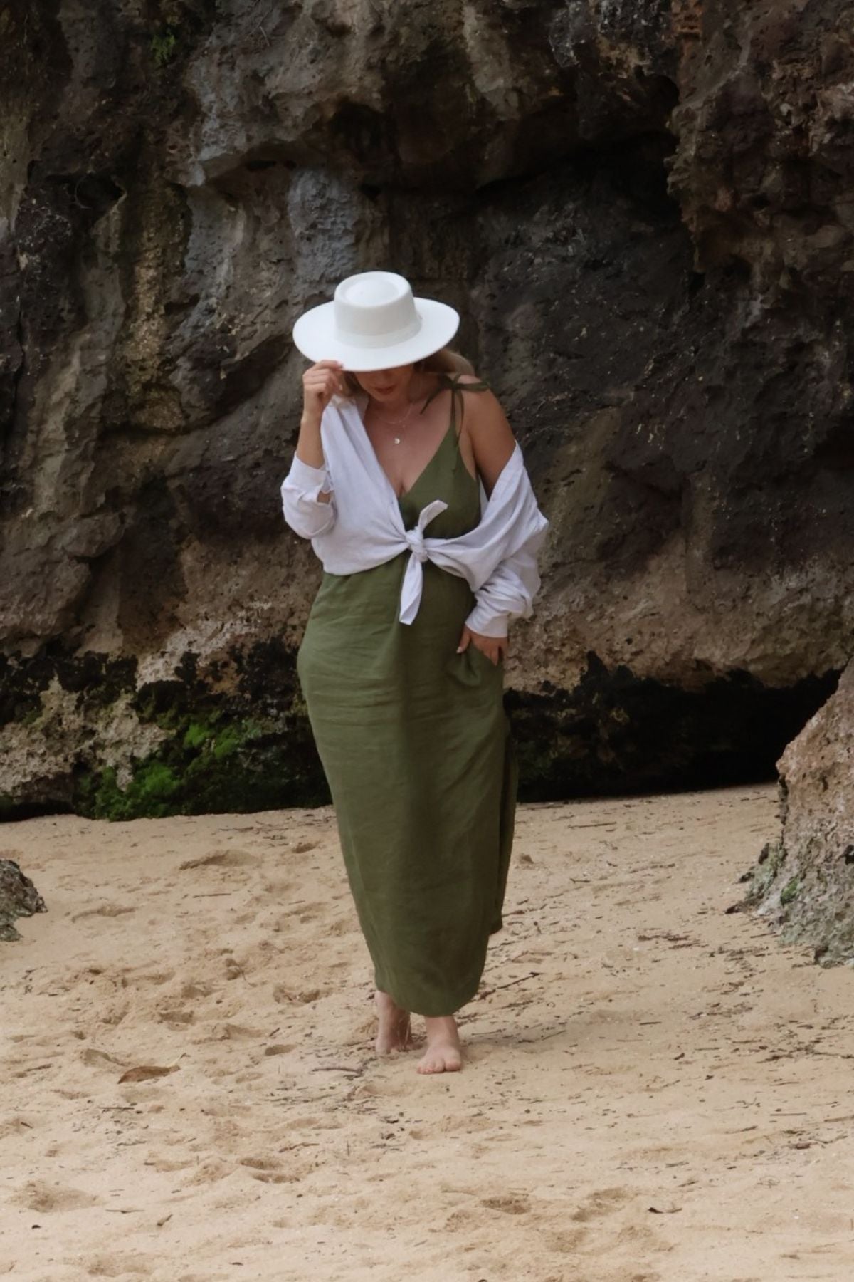 Outfit by Daniela Žáková Linen dress & shirt