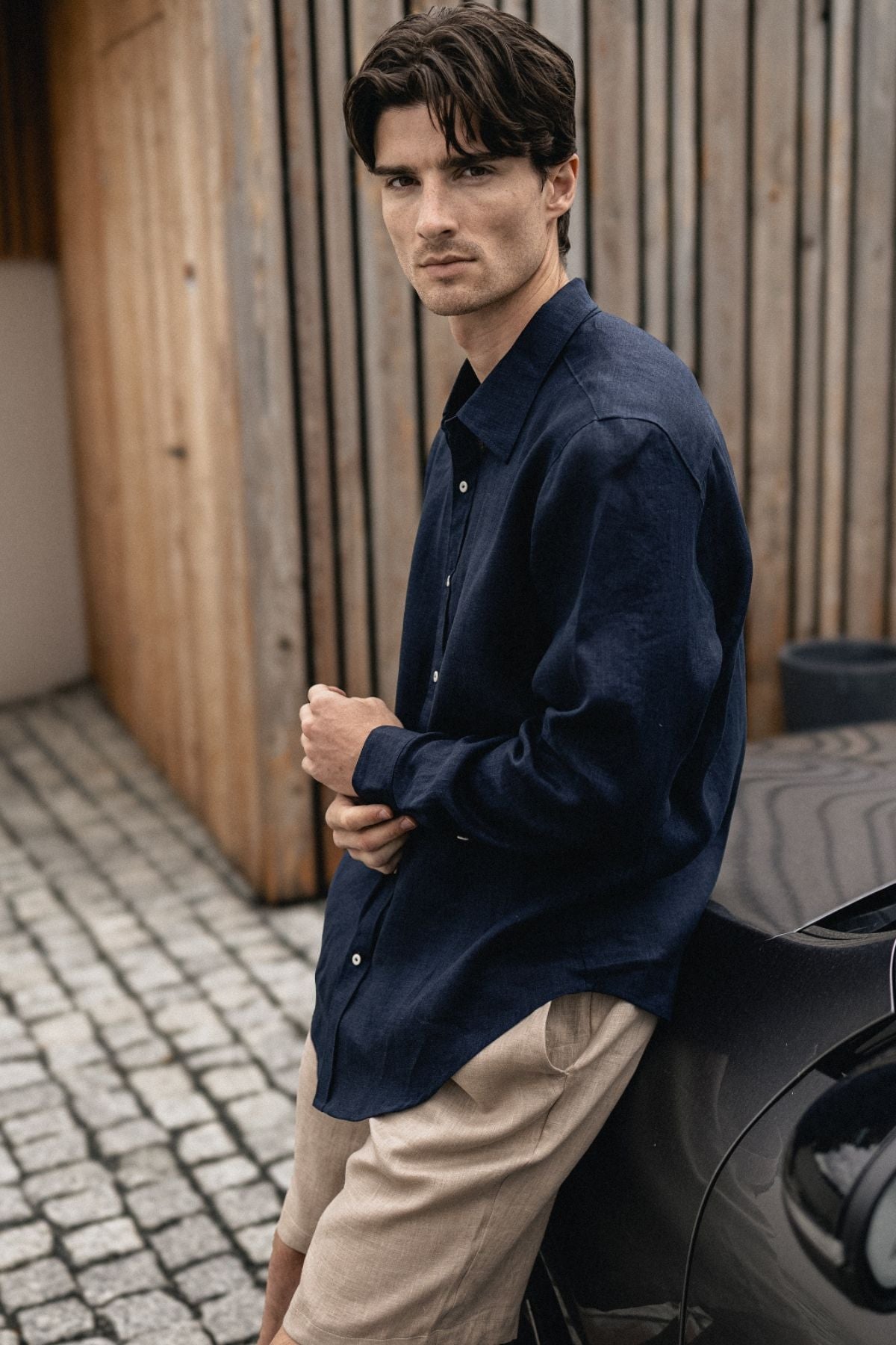 Outfit by Patrik | Linen shorts & shirt with collar Deep blue