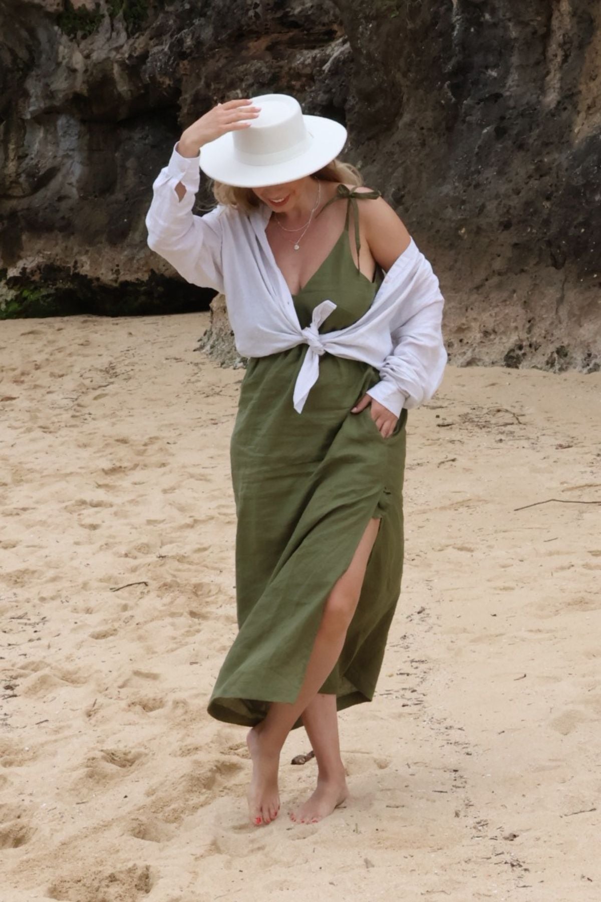 Outfit by Daniela Žáková Linen dress & shirt