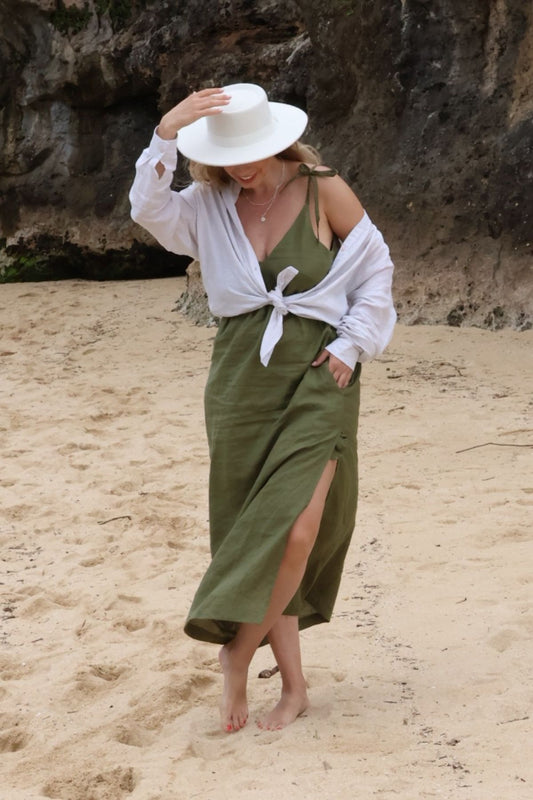 Outfit by Daniela Žáková Linen dress & shirt