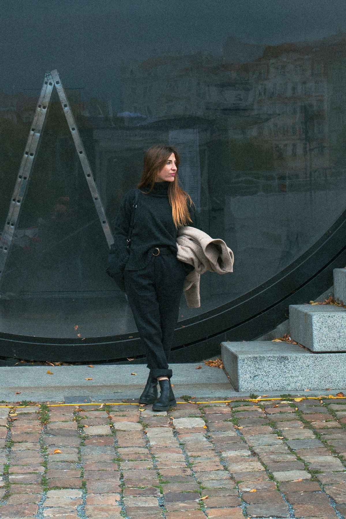 Outfit by Danča | Linen pants & Merino highneck sweater