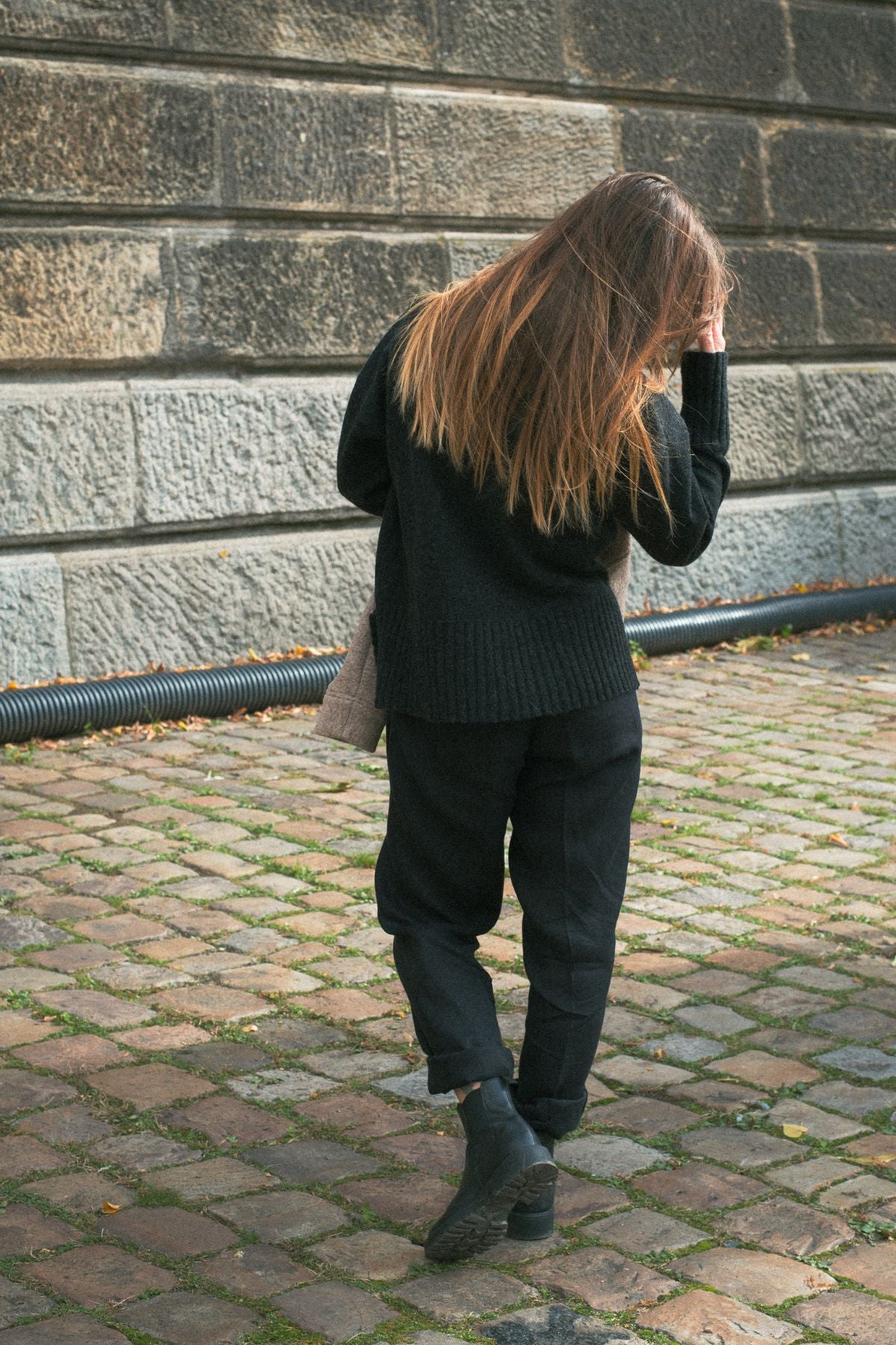 Outfit by Danča | Linen pants & Merino highneck sweater