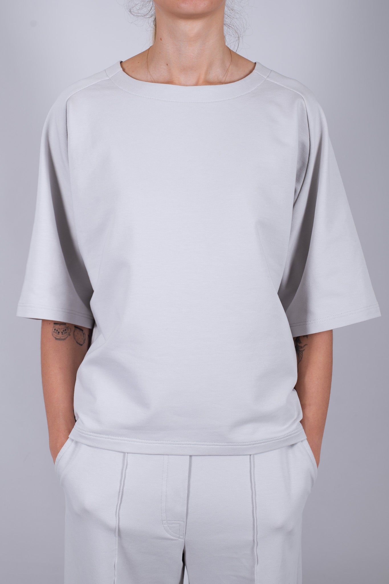 Dámský mikinový top z biobavlny Pearl gray - loose fit