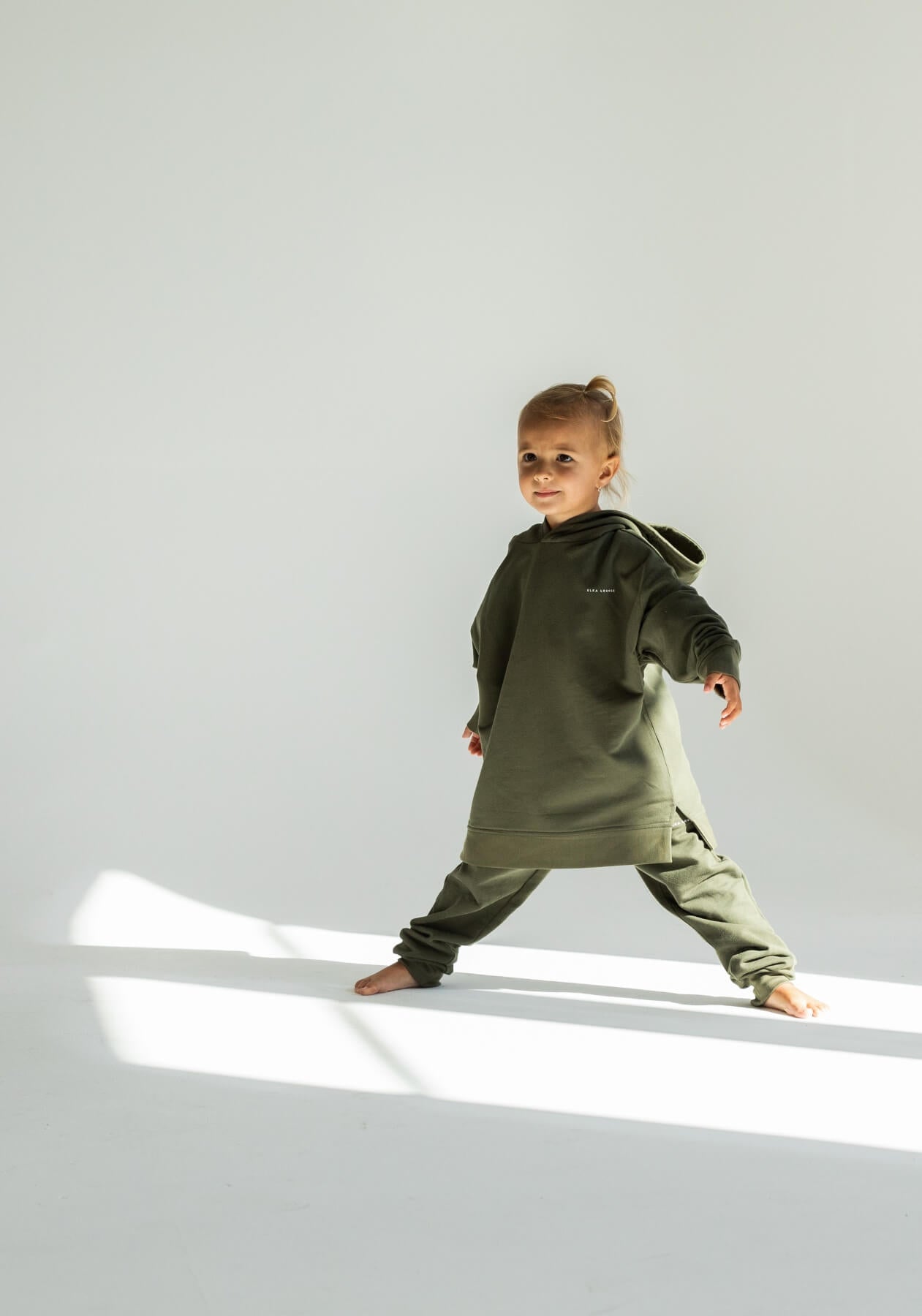 Detské teplákové nohavice z biobavlny Moss green - Oversized