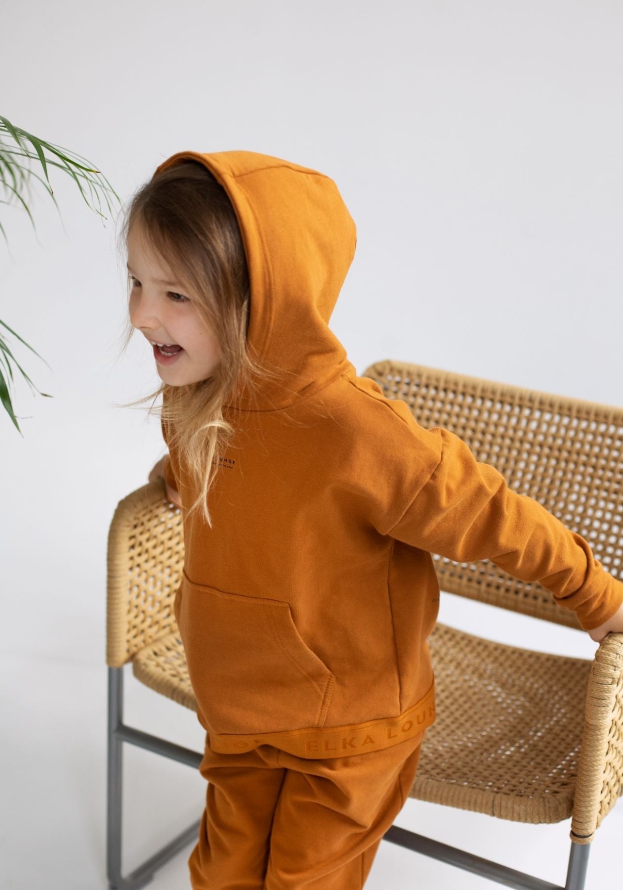 Detská mikina s kapucňou z biobavlny Burnt ochre - regular