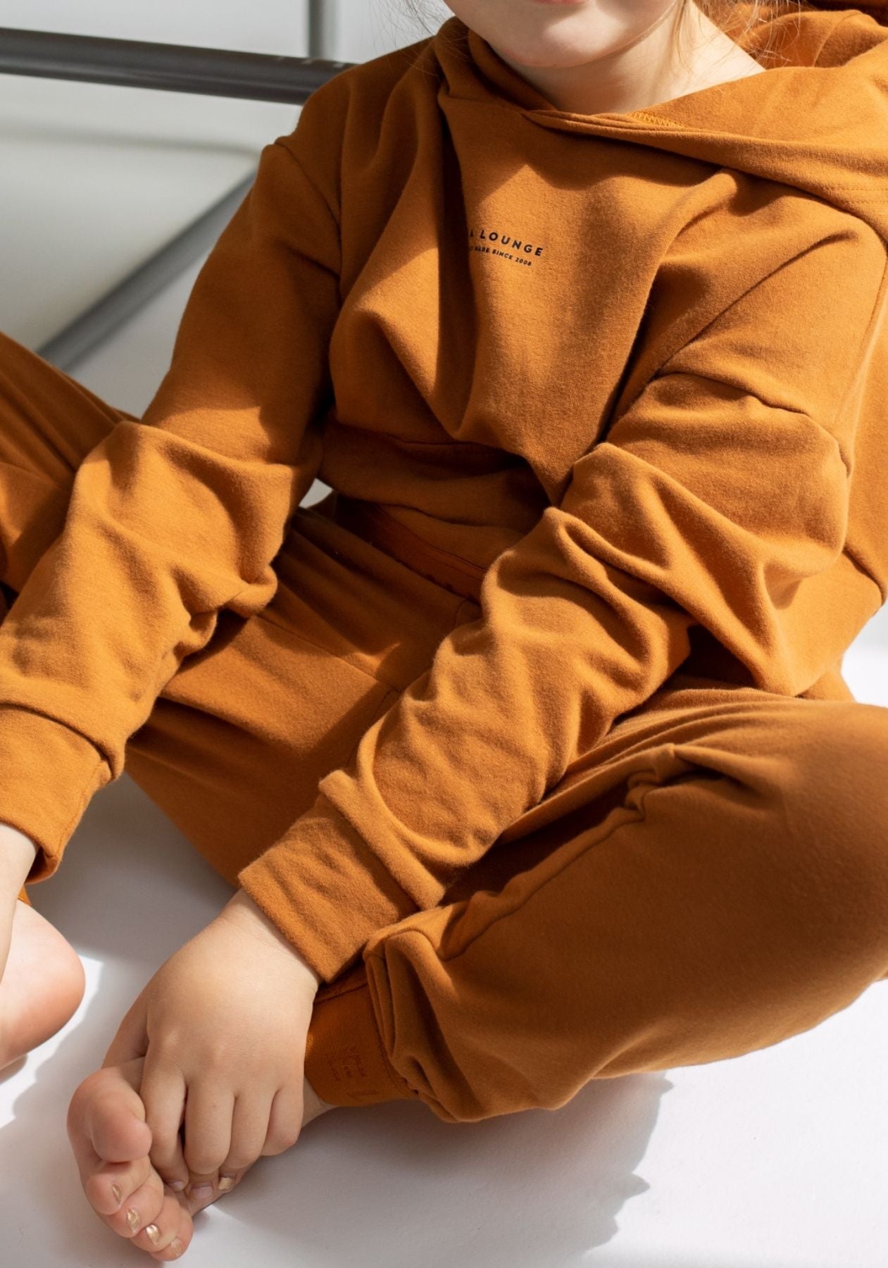 Detská mikina s kapucňou z biobavlny Burnt ochre - regular