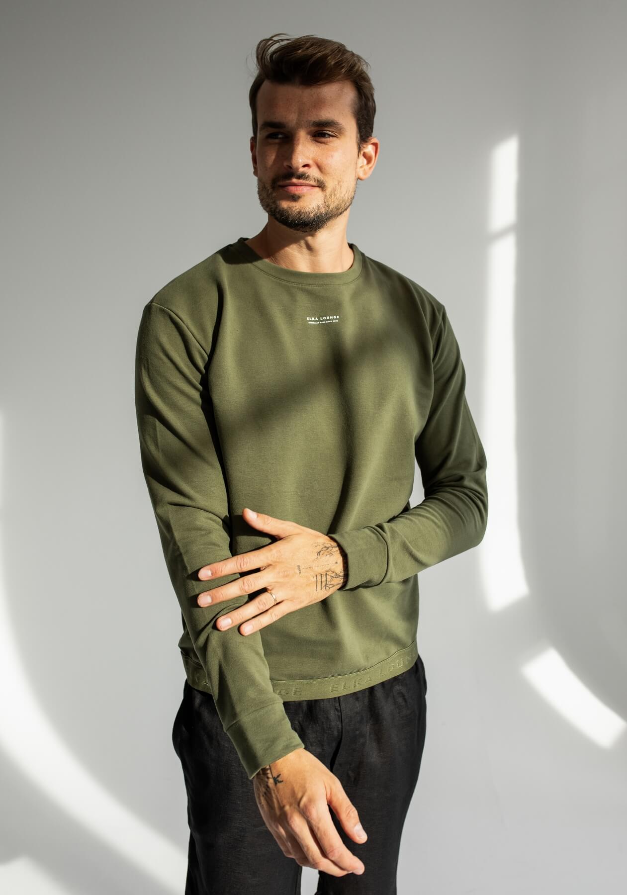 Pánska Mikina bez kapucne z biobavlny Moss green brushed - khaki regular