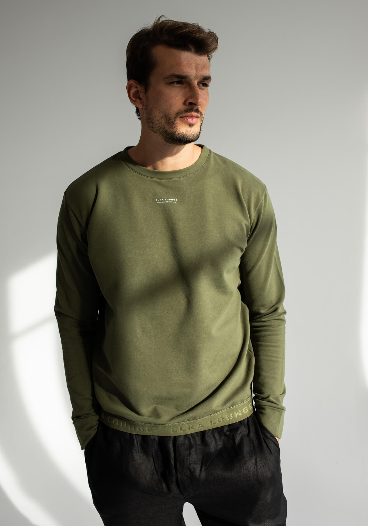 Pánska Mikina bez kapucne z biobavlny Moss green brushed - khaki regular