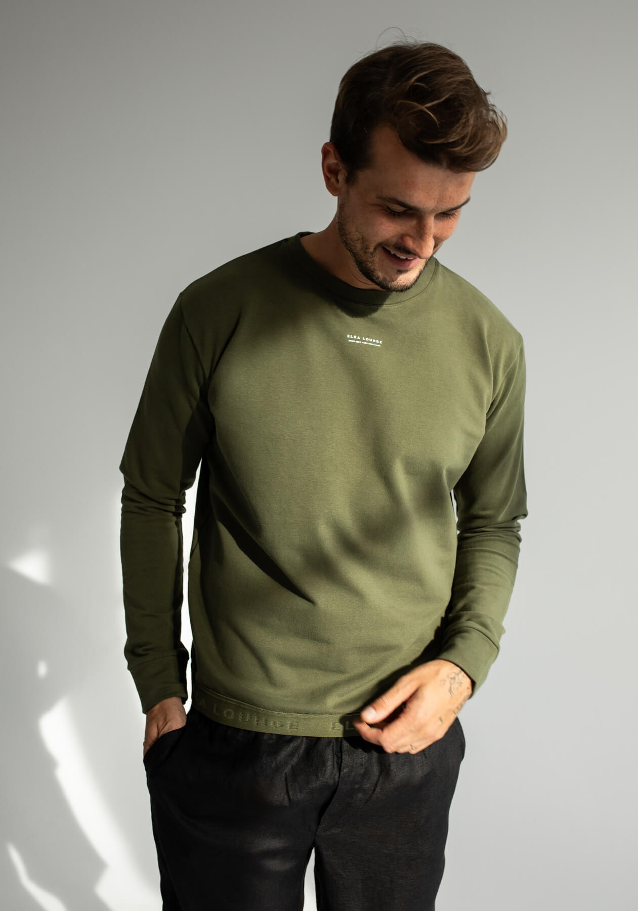 Pánska Mikina bez kapucne z biobavlny Moss green brushed - khaki regular