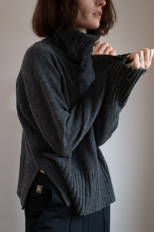 Dámsky sveter z merino vlny s rolákom Loose Fit – Dark gray