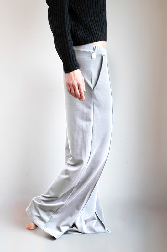 Damskie spodnie dresowe wide-leg z biobawełny Pearl gray - Regular fit