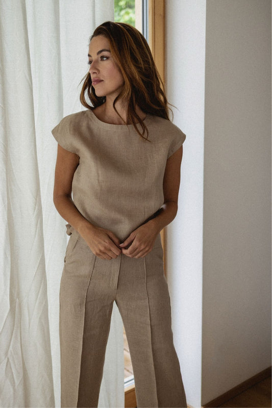 Outfit by Nikola | Linen pants wide leg & Linen T-shirt All Beige