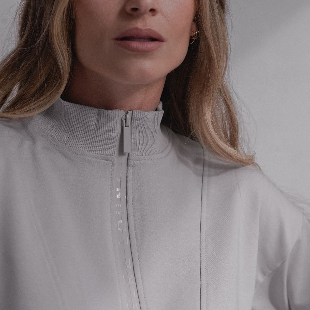 Dámská mikina Zip-up z biobavlny s rozparky - loose fit