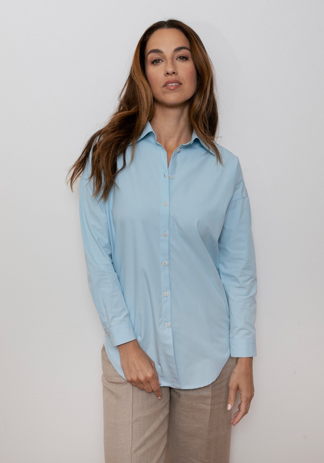 Women's organic cotton shirt with loose fit collar - Light blue