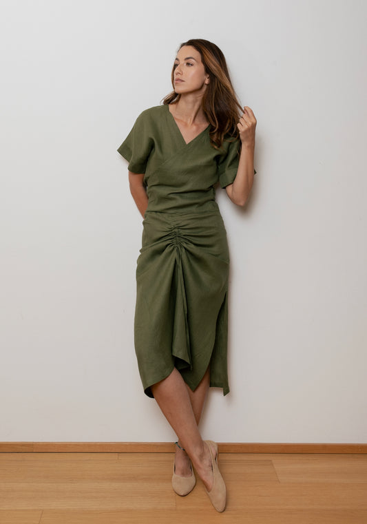 Outfit by Nikola | Linen skirt & Wrap top All Moss green