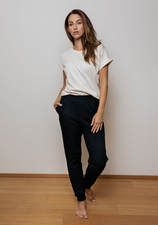 Dámske teplákové nohavice z biobavlny Black brushed - loose fit