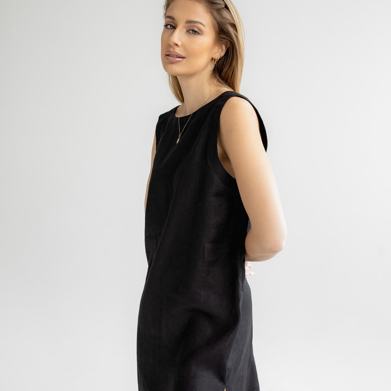 Dámské lněné šaty short - regular fit