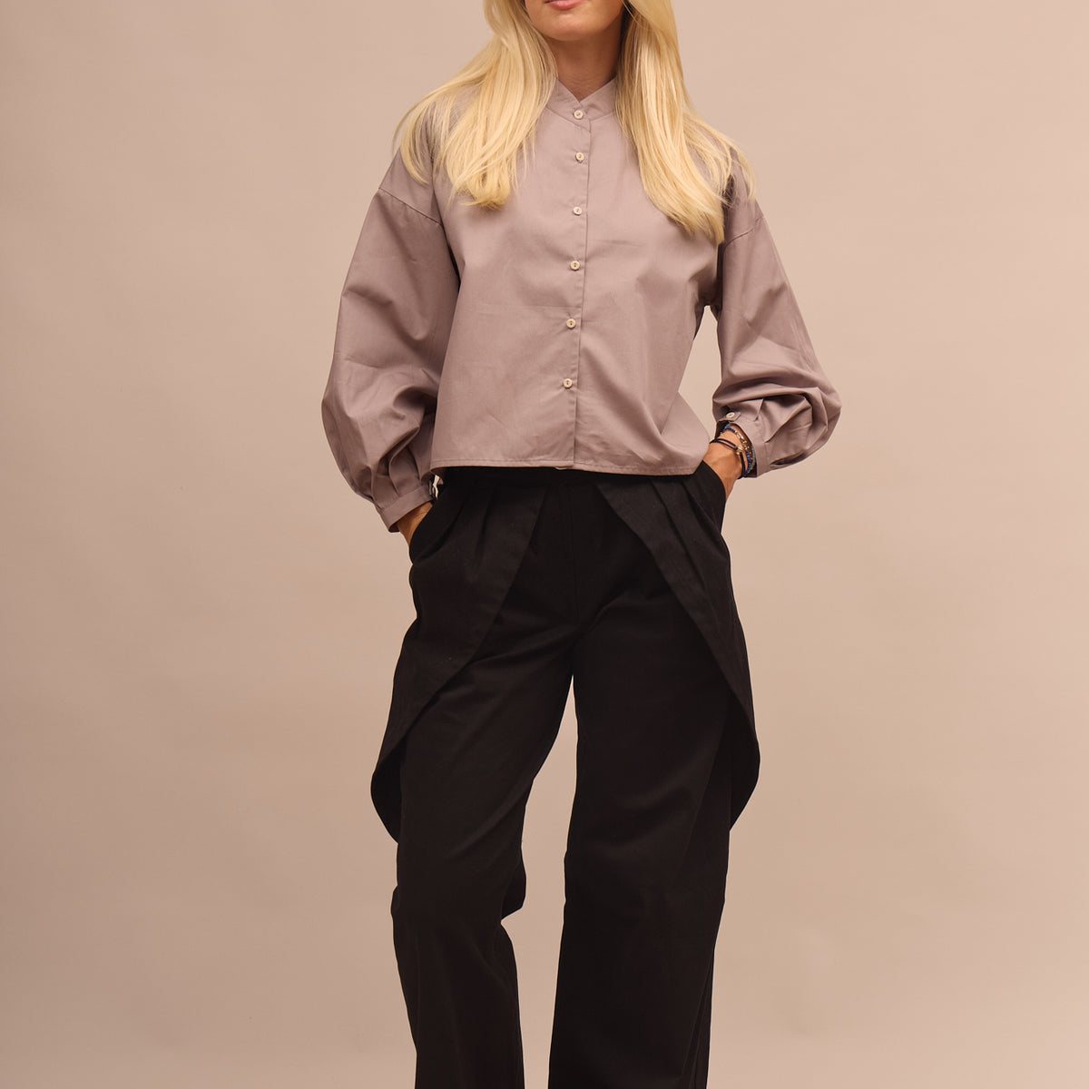 Dámská biobavlněná košile V crop - oversized
