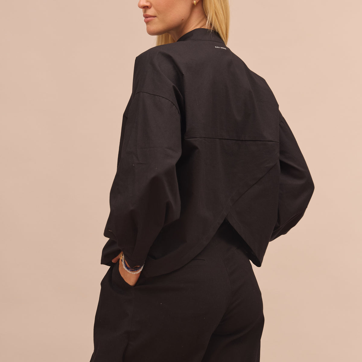 Dámská biobavlněná košile V crop - oversized