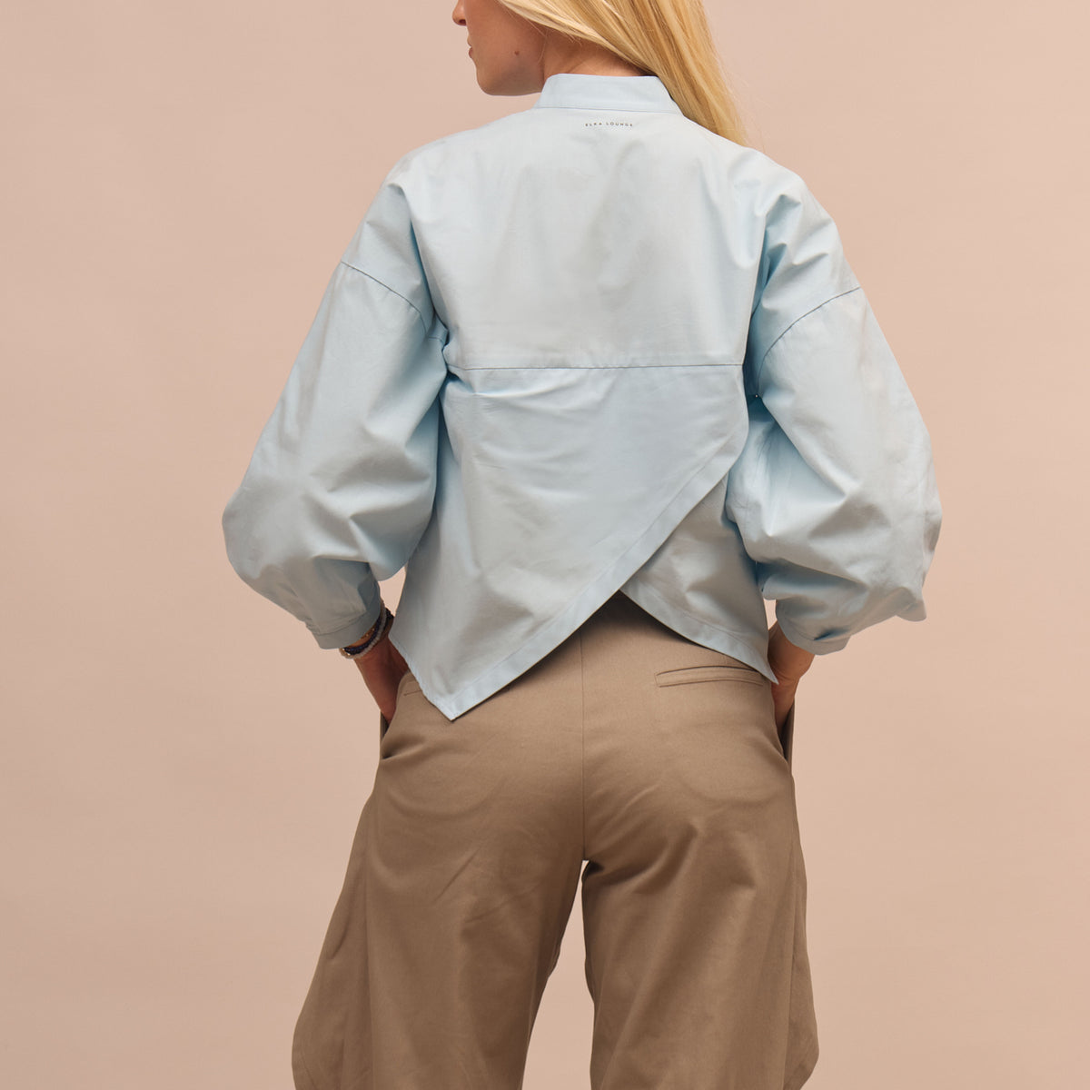 Dámská biobavlněná košile V crop - oversized
