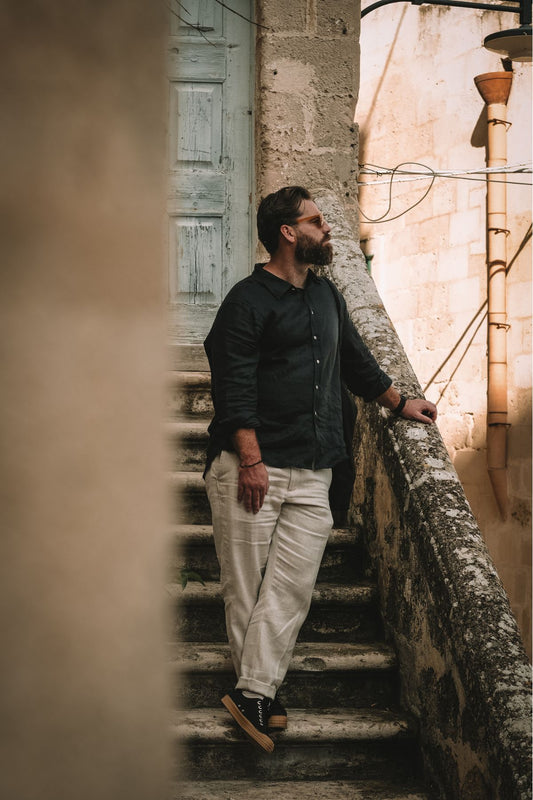 Outfit by Tomáš | Linen shirt with collar Deep blue