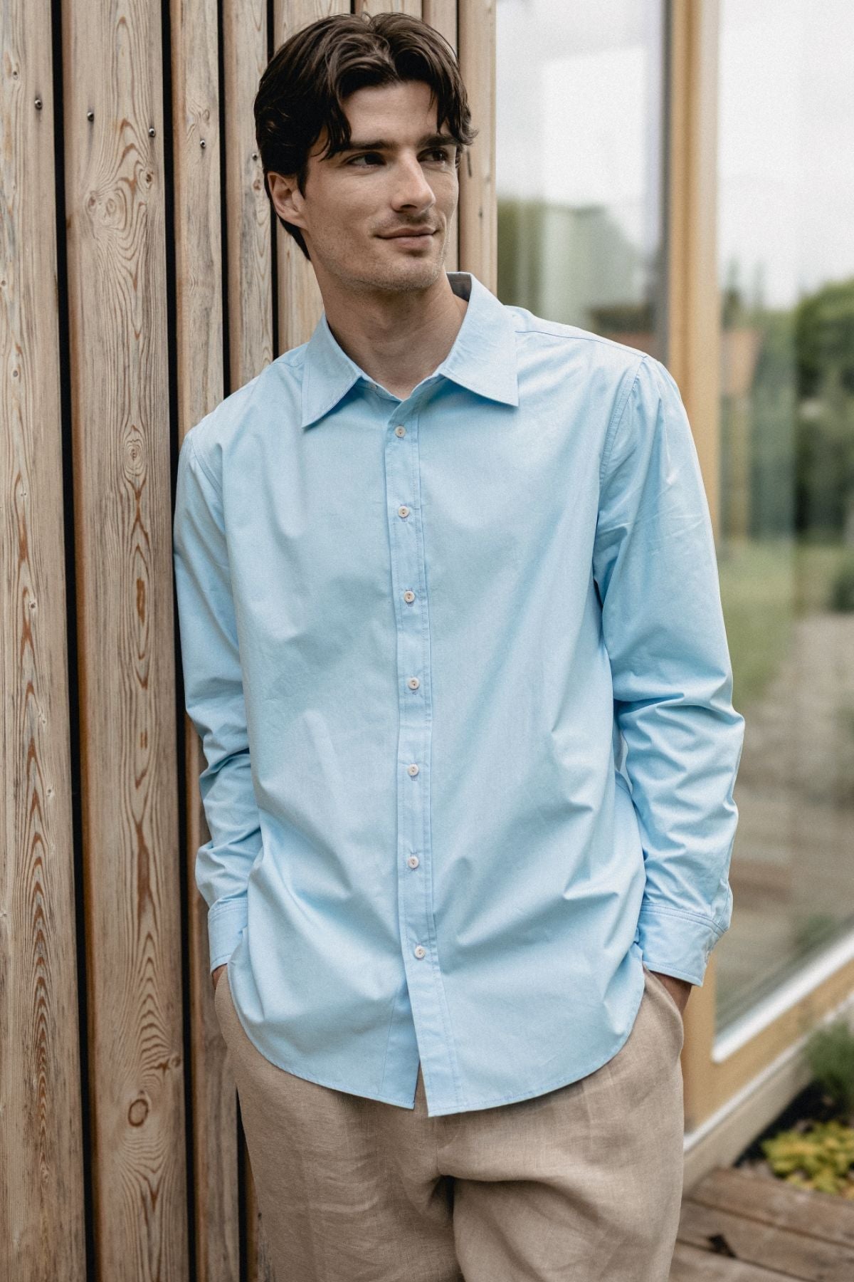Outfit by Patrik | Linen pants & Light blue organic cotton shirt