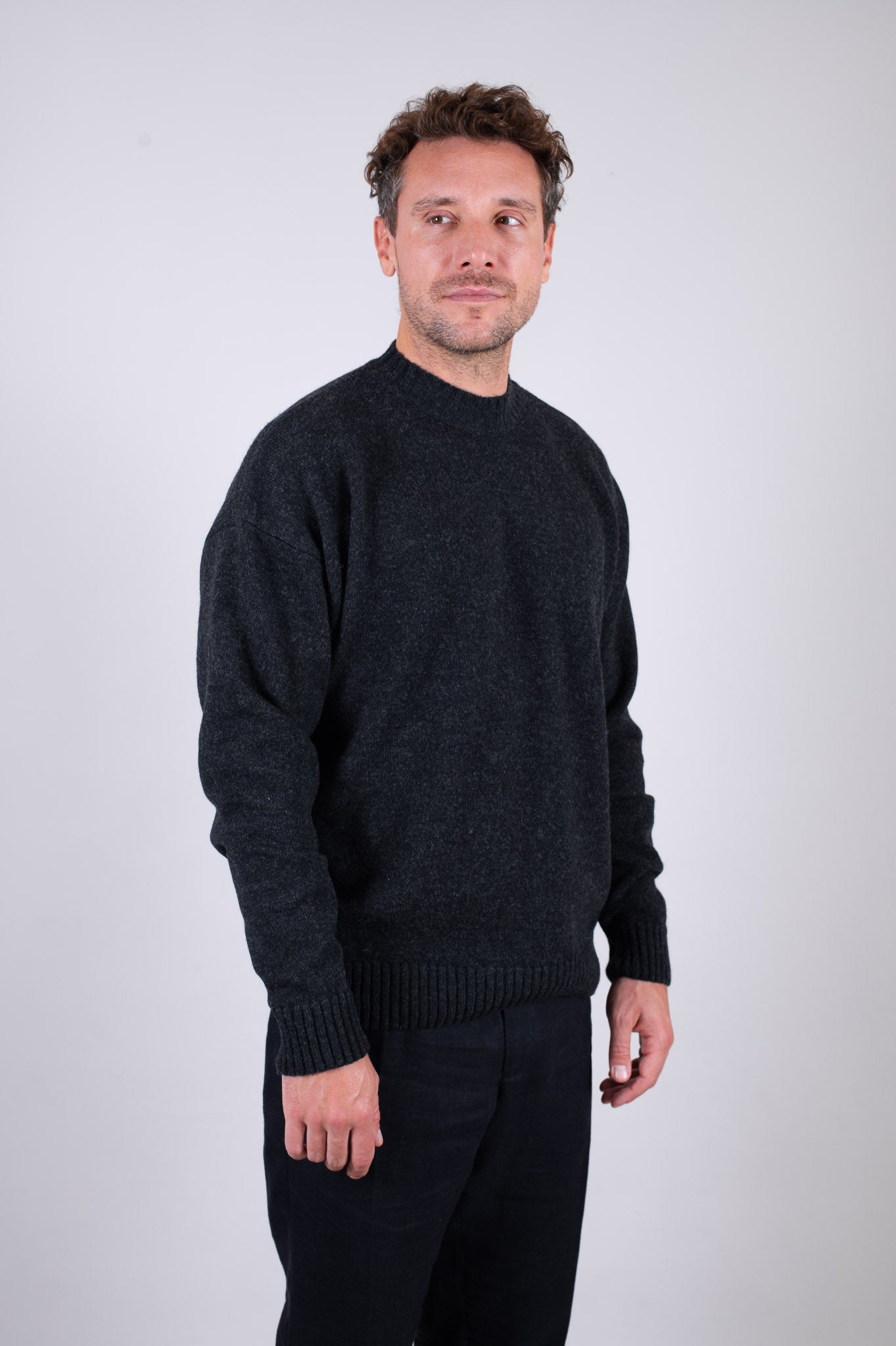 Męski wełniany sweter Crewneck Regular Fit – Ciemnoszary