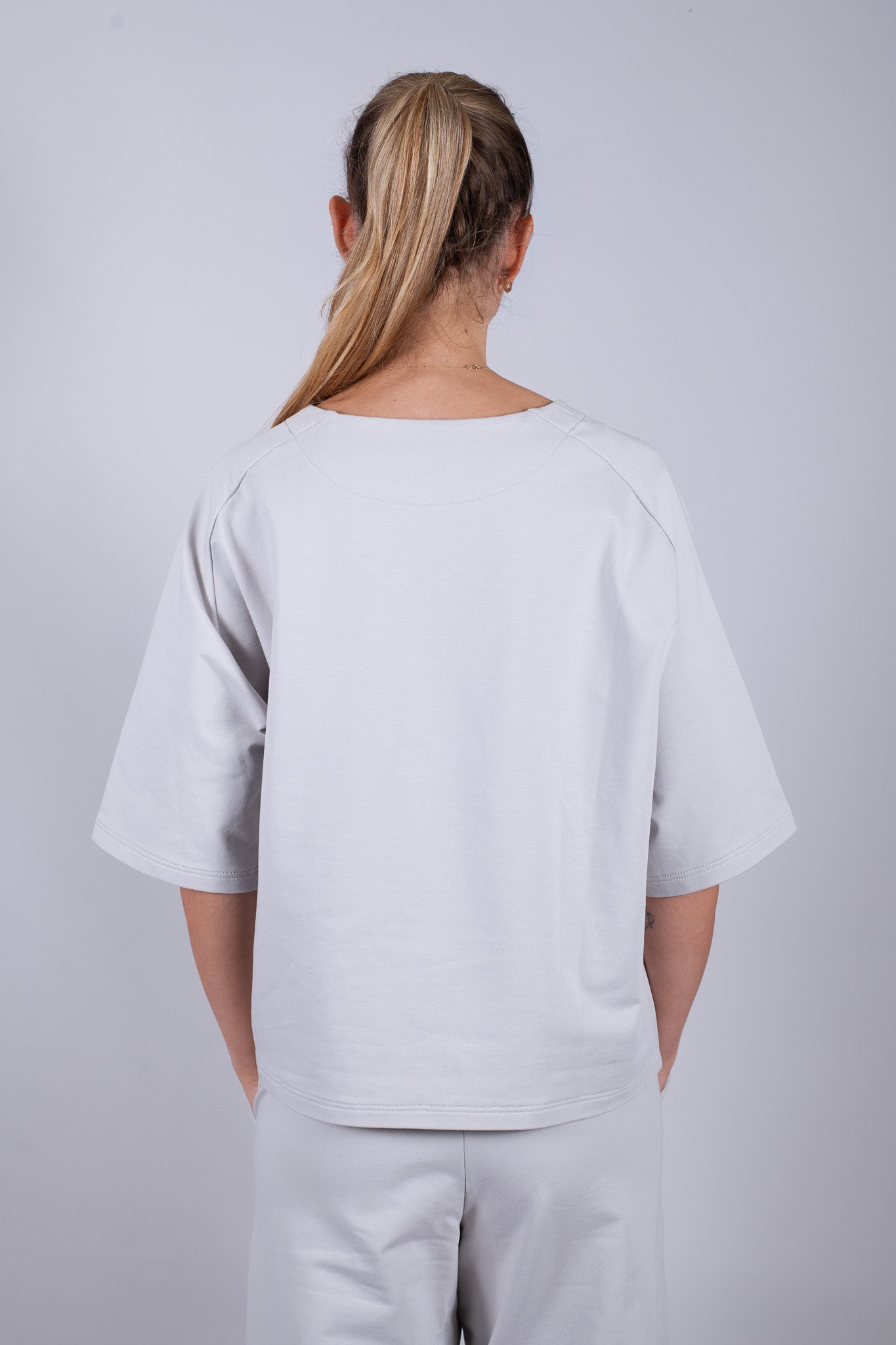 Dámský mikinový top z biobavlny Pearl gray - loose fit