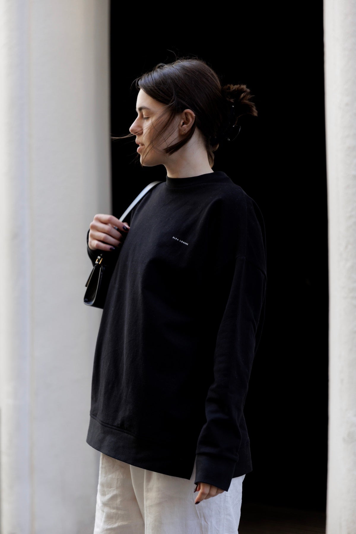 Outfit by @mariehason Black oversized sweatshirt