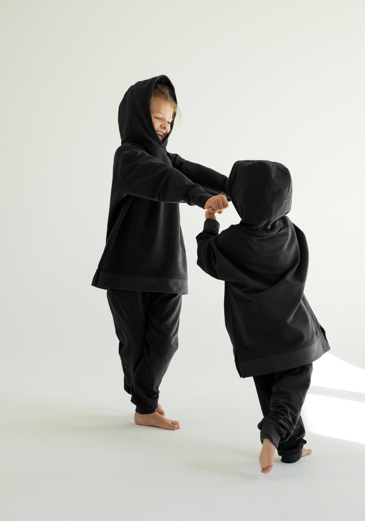 Dětské teplákové kalhoty z biobavlny Black - Oversized