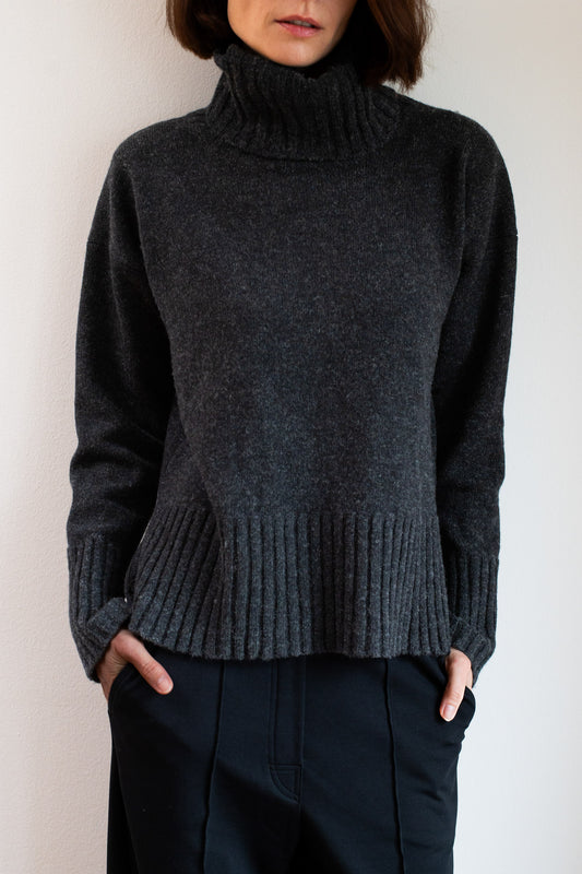 Dámsky sveter z merino vlny s rolákom Loose Fit – Dark gray