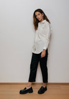 Women's organic cotton shirt with loose fit collar