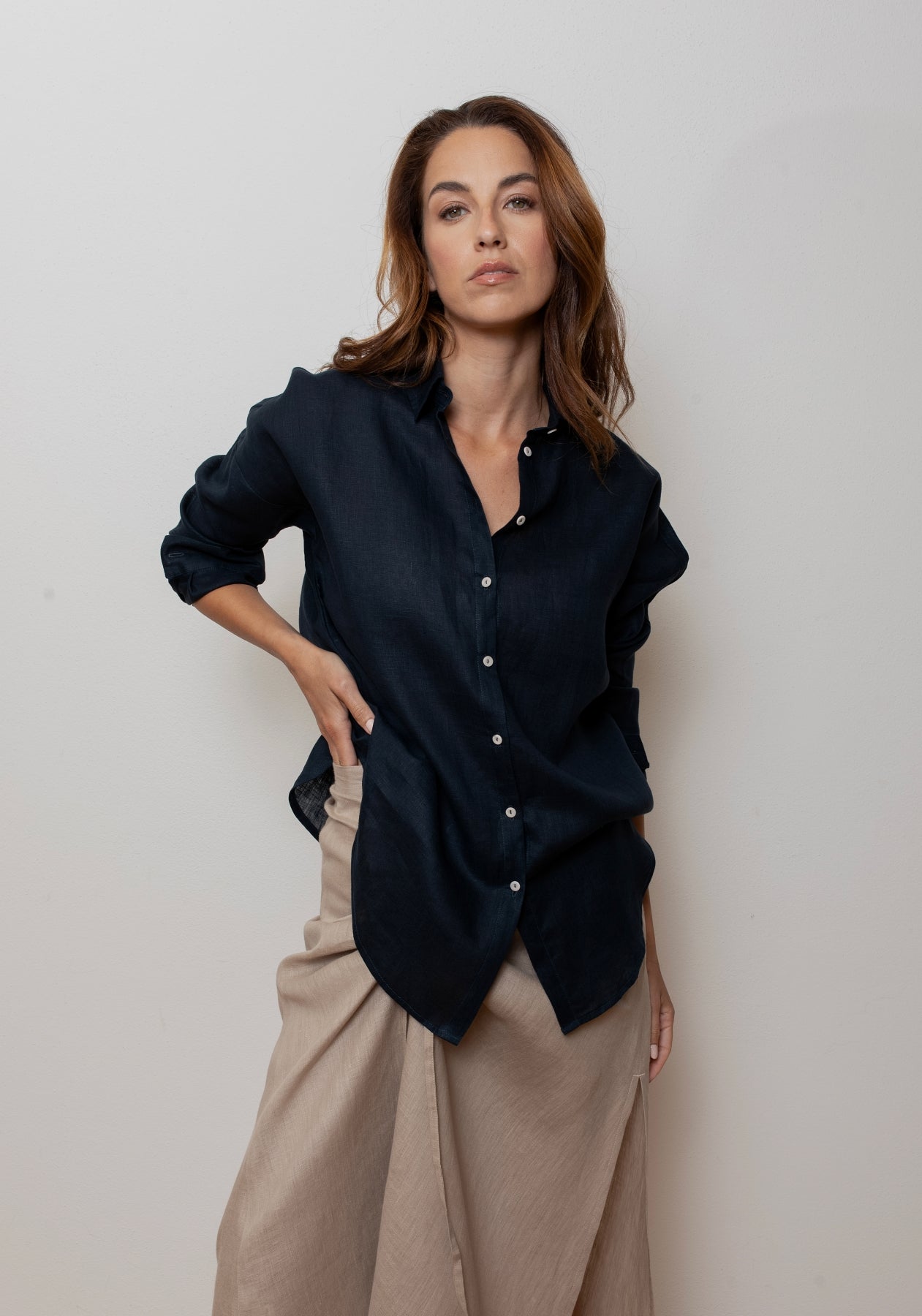 Dámska ľanová košeľa s golierom loose fit - Deep blue